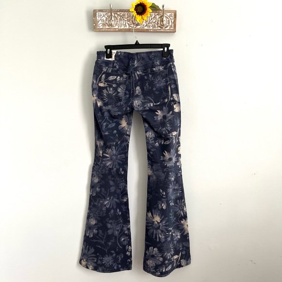 🌟FREE PEOPLE Penny Pull-On Printed Flare Jeans-Navy Combo-Size 27-28-29 - Picture 11 of 15